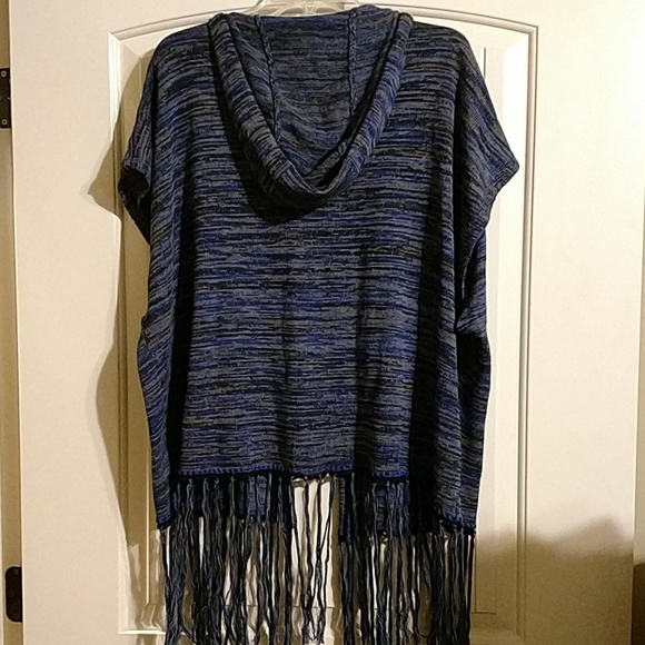 Umgee hooded fringe sweater shrug - Picture 4 of 4